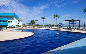Arraial do Cabo - Apartamento em condomínio com jeito de Resort